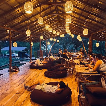 Roy's Villa Hostel Sigiriya Esterno foto